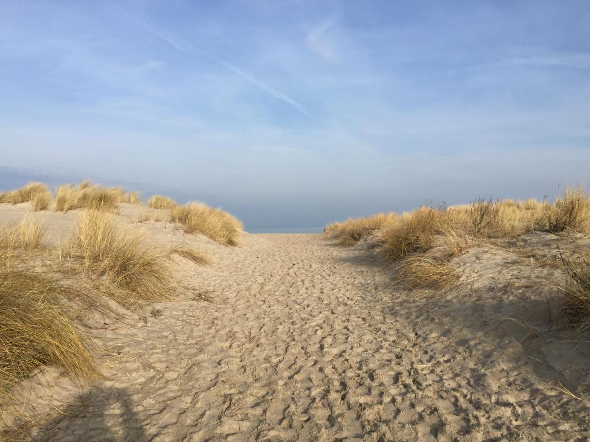 Ankerplatz Warnemuende - Direkte Strandnaehe Mit Leuchtturmblick Rostock Exterior photo